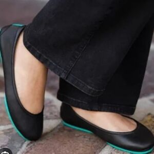 TIEKS MATTE BLACK BY GAVRIELI. SIZE 9.   LEATHER BALLET FLAT.